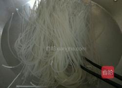 煮米粉的做法图解3