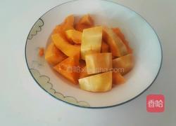 南瓜玉米排骨汤的做法图解2