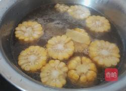 南瓜玉米排骨汤的做法图解6