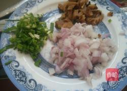 芽菜炒饭的做法图解2