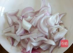 洋葱鸡蛋炒粉条的做法图解2