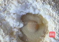 玉米面锅贴的做法图解1