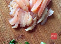 大红椒炒鸡胸肉的做法图解1