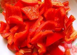 大红椒炒鸡胸肉的做法图解2