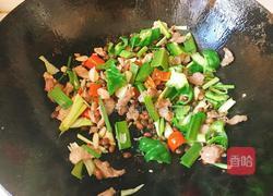 蒜瓣炒肉的做法图解5