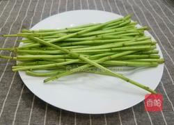 藜蒿炒腊肉的做法图解3