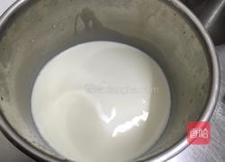 抹茶慕斯蛋糕的做法图解1