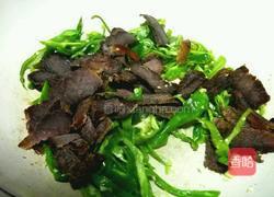 青椒炒鹵牛肉的做法圖解5