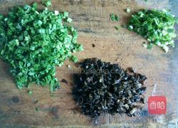 韭菜木耳馅饺子的做法图解4