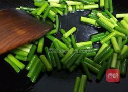 蒜苗炒鸡肉的做法图解5