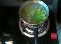 秋葵鸡蛋的做法图解2