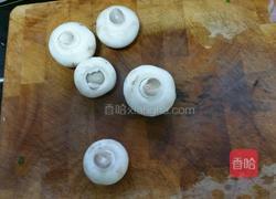 蘑菇豆腐海鲜汤的做法图解2