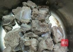 灵芝排骨汤的做法图解2