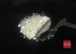 熏肉炒大蒜的做法图解3