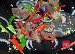 熏肉炒大蒜的做法图解5