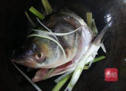 酸笋鱼头汤的做法图解2