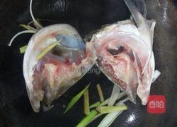 酸笋鱼头汤的做法图解3
