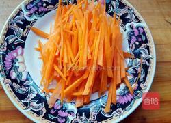 胡萝卜炒豆腐皮的做法图解2
