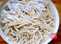 胡萝卜炒豆腐皮的做法图解4