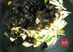 木耳炒腐竹的做法图解7