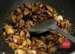 红油肥肠面的做法图解3