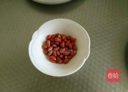 花生炖鸡脚的做法图解2