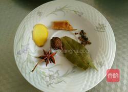 花生炖鸡脚的做法图解3