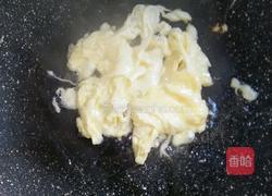 平菇炒鸡蛋的做法图解4