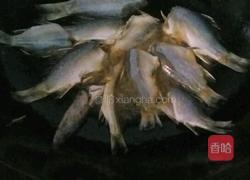 酱焖酥鲫鱼的做法图解2
