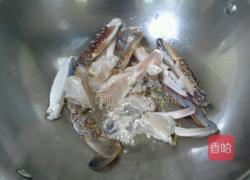 蛋黄炒蟹的做法图解5