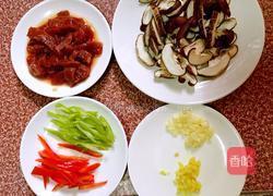 蘑菇炒牛肉的做法图解1