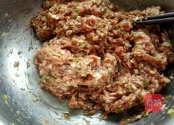 白菜粉丝牛肉丸子汤的做法图解2