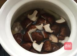 香菇排骨汤煲的做法图解4