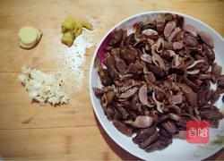 白椒鸡杂的做法图解1