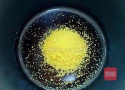小米稀饭熬的做法图解1