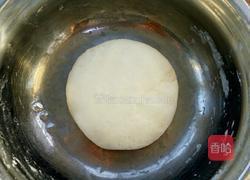 红萝卜冬菇肉馅饼的做法图解4