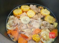 玉米排骨胡萝卜汤的做法图解7