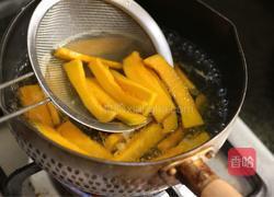 咸鸭蛋黄炒南瓜的做法图解2