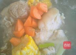 胡萝卜玉米骨头汤的做法图解6