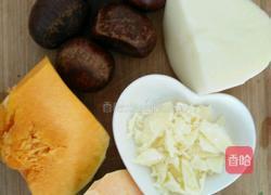奶香南瓜土豆板栗浓汤的做法图解1