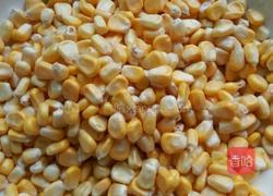 黄煎玉米饼的做法图解2