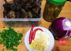 凉拌木耳洋葱的做法图解1