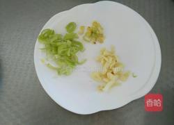 带鱼炖白菜的做法图解2