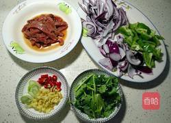 铁板牛肉的做法图解1