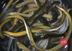 韭黄鳝鱼的做法图解1