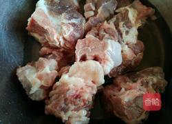 桂圆莲子玉米猪骨汤的做法图解1