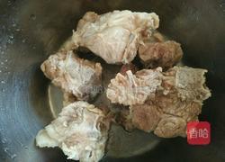 桂圆莲子玉米猪骨汤的做法图解5