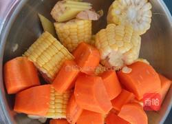 胡萝卜玉米汤的做法图解3