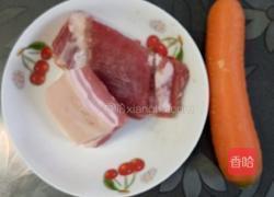 五花肉烧胡萝卜的做法图解1