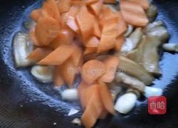 五花肉烧胡萝卜的做法图解7